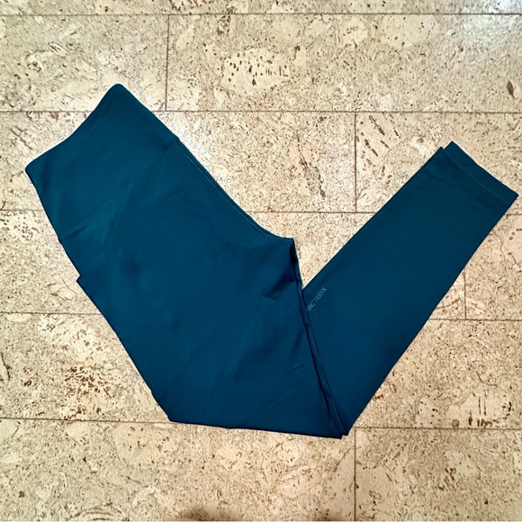 Arc'teryx Women's Essent High Rise Leggings - Picture 10 of 12